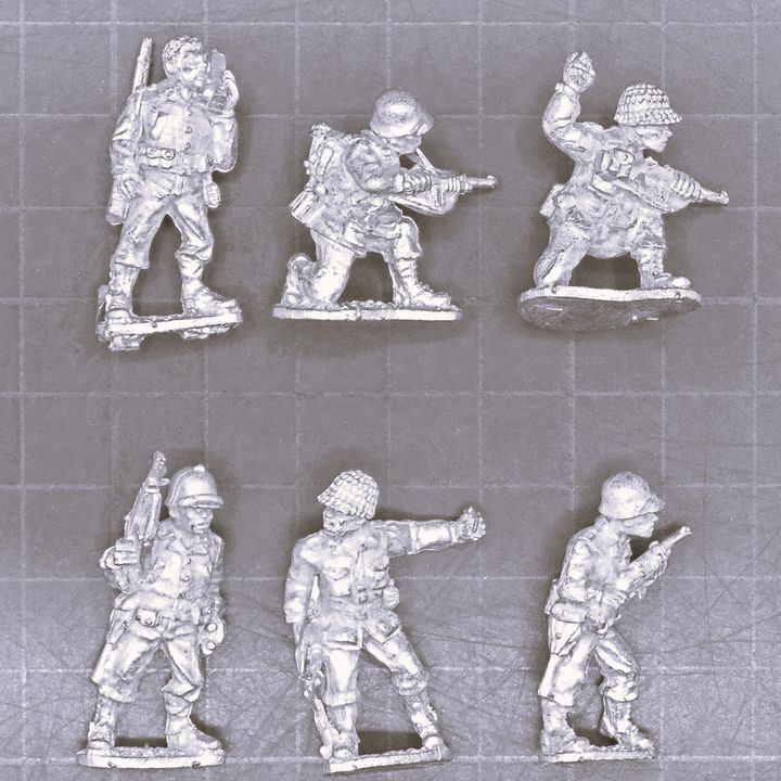 Black Tree Design, WW2: US Infantry Including Officer with Hand Held Radio