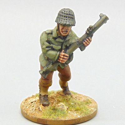 Grade D - Black Tree Design - WW2 - US Infantryman with Bazooka