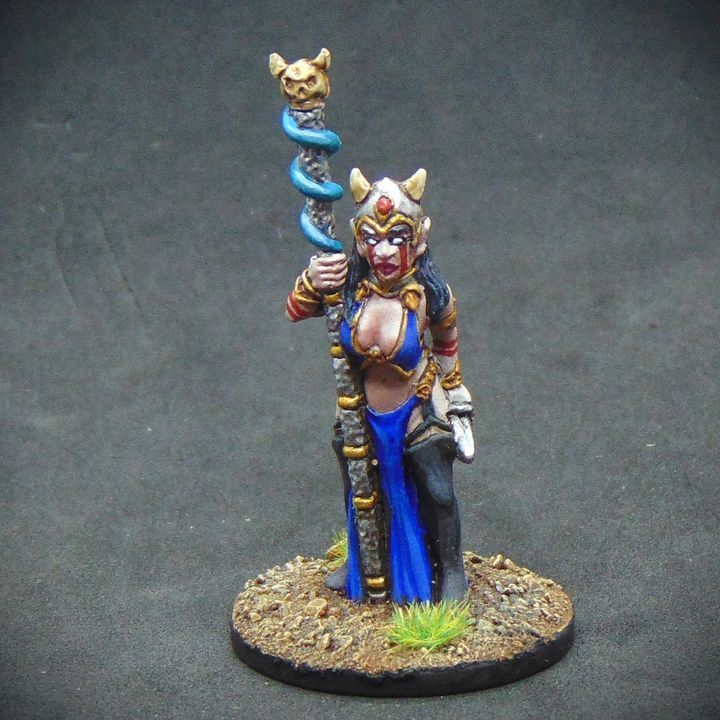 Dromm Ava - Dark Elf Sorceress