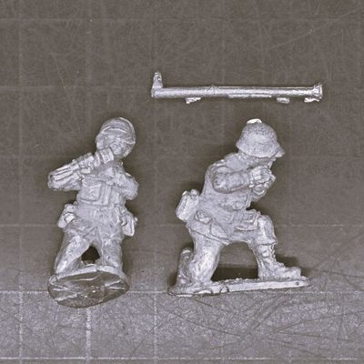 Black Tree Design, WW2: US Infantry Bazooka Team, Kneeling