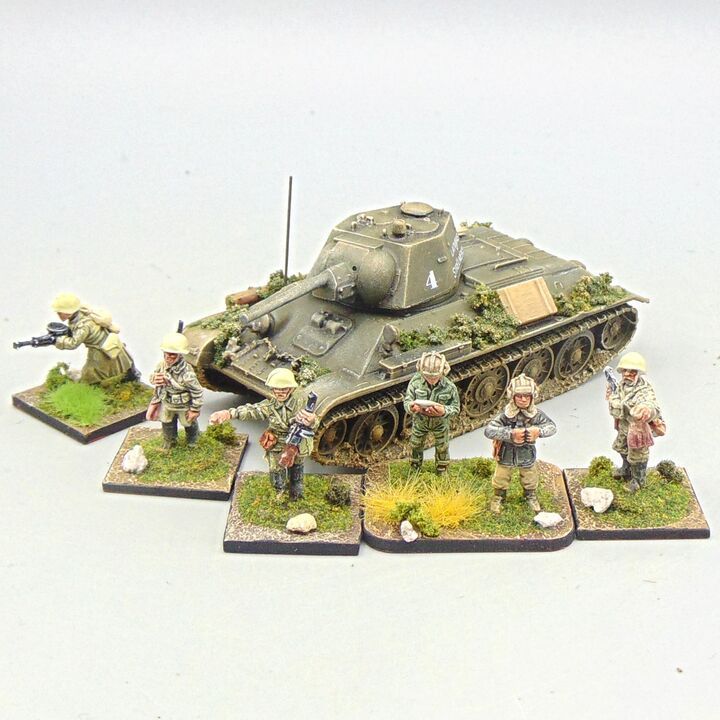 Grade C - Unidentified Manufacturer - WW2 - Soviet Russian T34 Tank with Dismounted Crew & Infantry