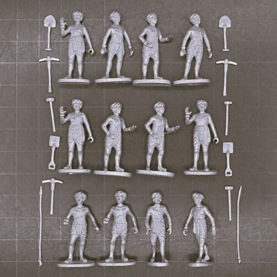 Crann Tara Miniatures, C18th Colonial India - Indian Labourers with Various Tools