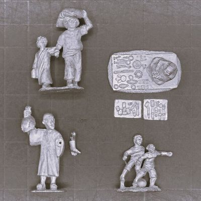 Eureka Miniatures, Modern: African Civilian Trinket Dealer & Others Eureka Miniatures, Modern: African Civilian Trinket Dealer & Others