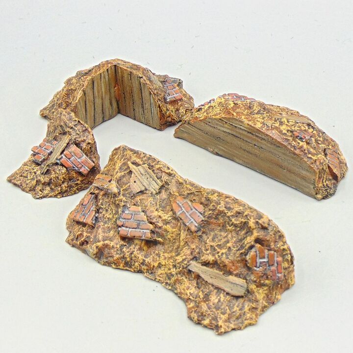 Grade D - Unidentified Manufacturer - C20th - Rubble with Wooden Walls