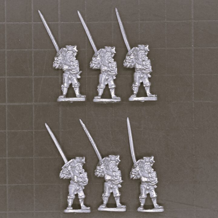 Museum Miniatures, Italian Wars: Landsknecht Two Handed Swordsmen Museum Miniatures, Italian Wars: Landsknecht Two Handed Swordsmen