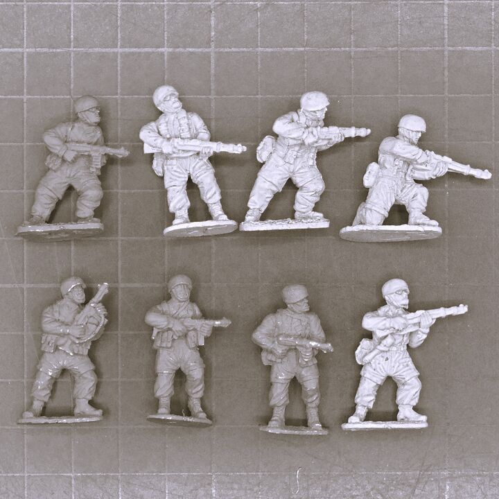 Black Tree Design, WW2: German Fallschrimjager with Rifles & SMGs