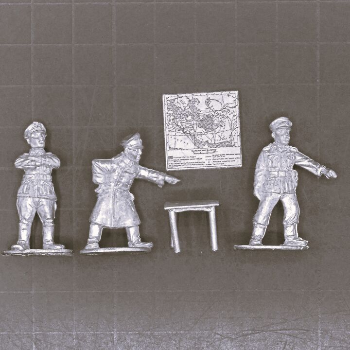 Warlord Games, WW2: German High Command with Map Table Warlord Games, WW2: German High Command with Map Table