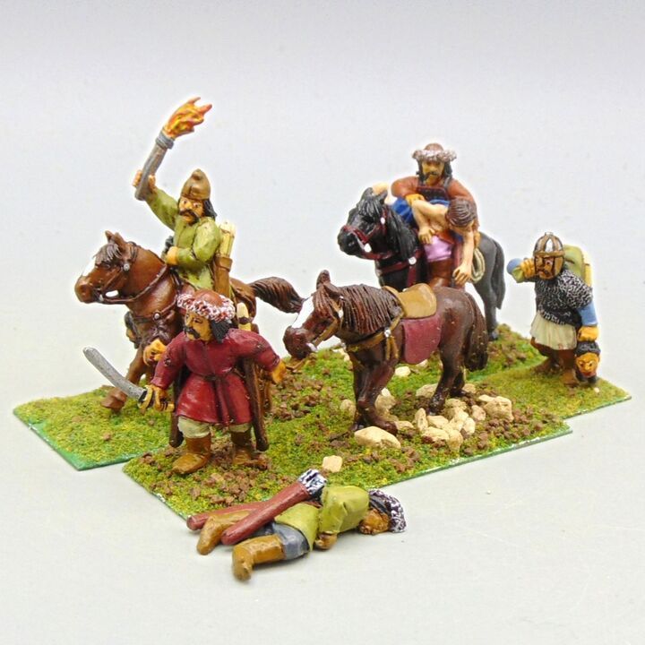 Grade D - Wargames Foundry - Huns - Looters with Captive, & Casualty Grade D - Wargames Foundry - Huns - Looters with Captive, & Casualty