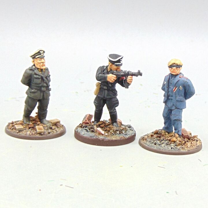 Grade B - Various Manufacturers - WW2, Battle for Berlin - German Gestapo Execution Vignette