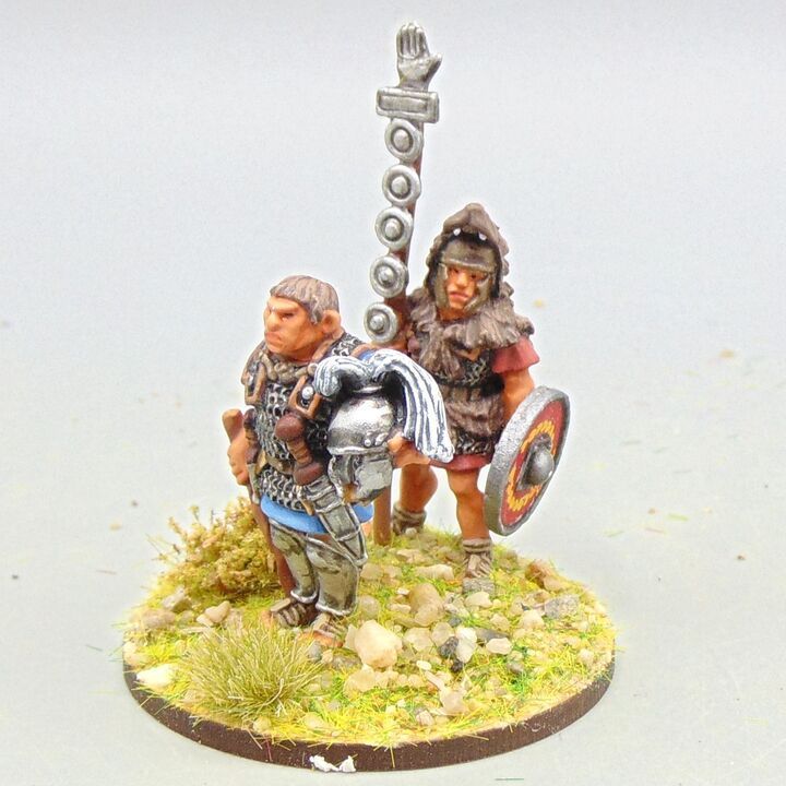 Grade A - Wargames Foundry - Later Republican Roman - Centurion & Standard Bearer