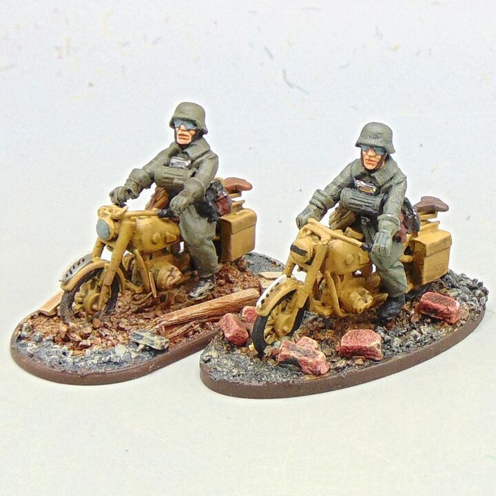Grade B - Unidentified Manufacturer - WW2, Battle for Berlin - German Feldgendarmerie Motorcyclists