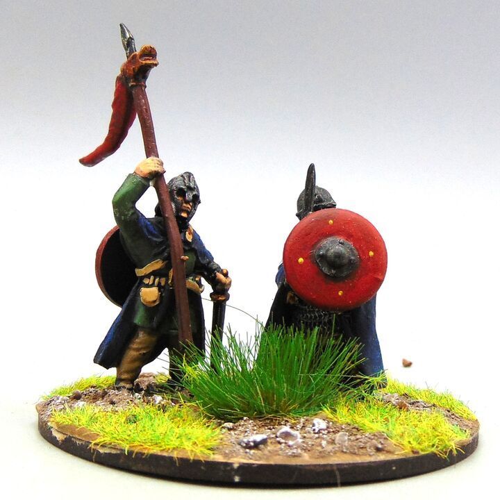 Grade D - West Wind Productions - Early Saxon - Warlord & Standard Bearer Grade D - West Wind Productions - Early Saxon - Warlord & Standard Bearer