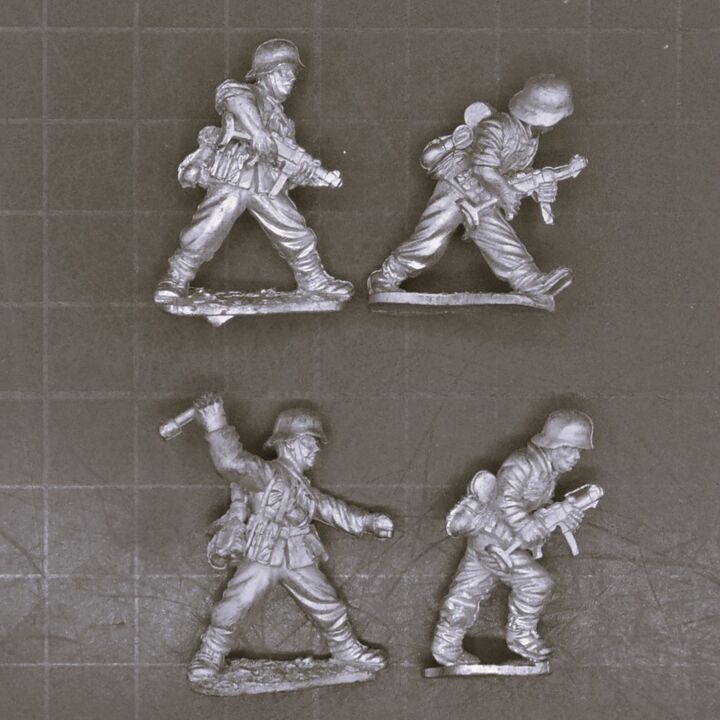 Dixon Miniatures, WW2: Late War German Infantry Dixon Miniatures, WW2: Late War German Infantry
