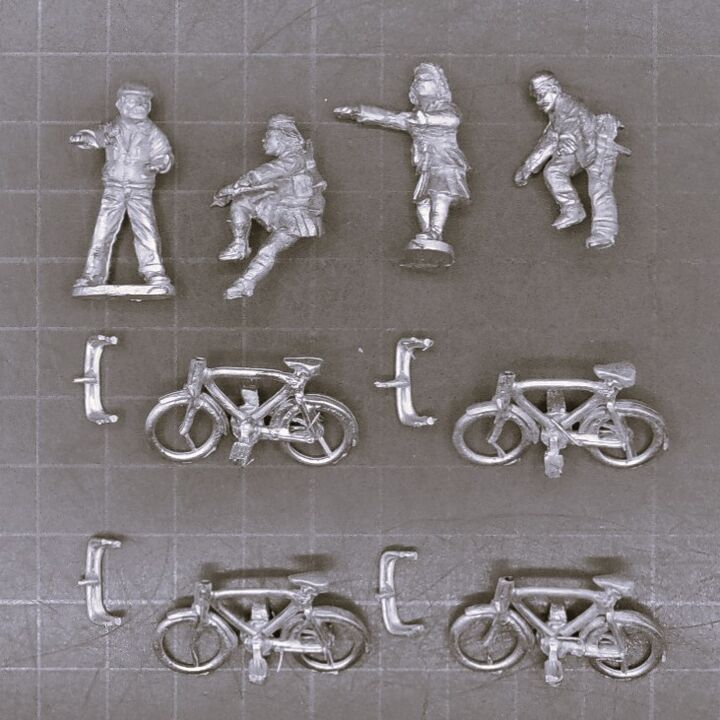 Dixon Miniatures, WW2: French Resistance Fighters on Bicycles Dixon Miniatures, WW2: French Resistance Fighters on Bicycles