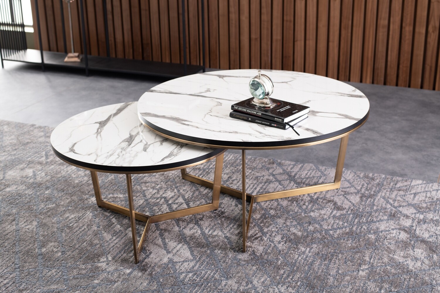 Mercedes  middle table