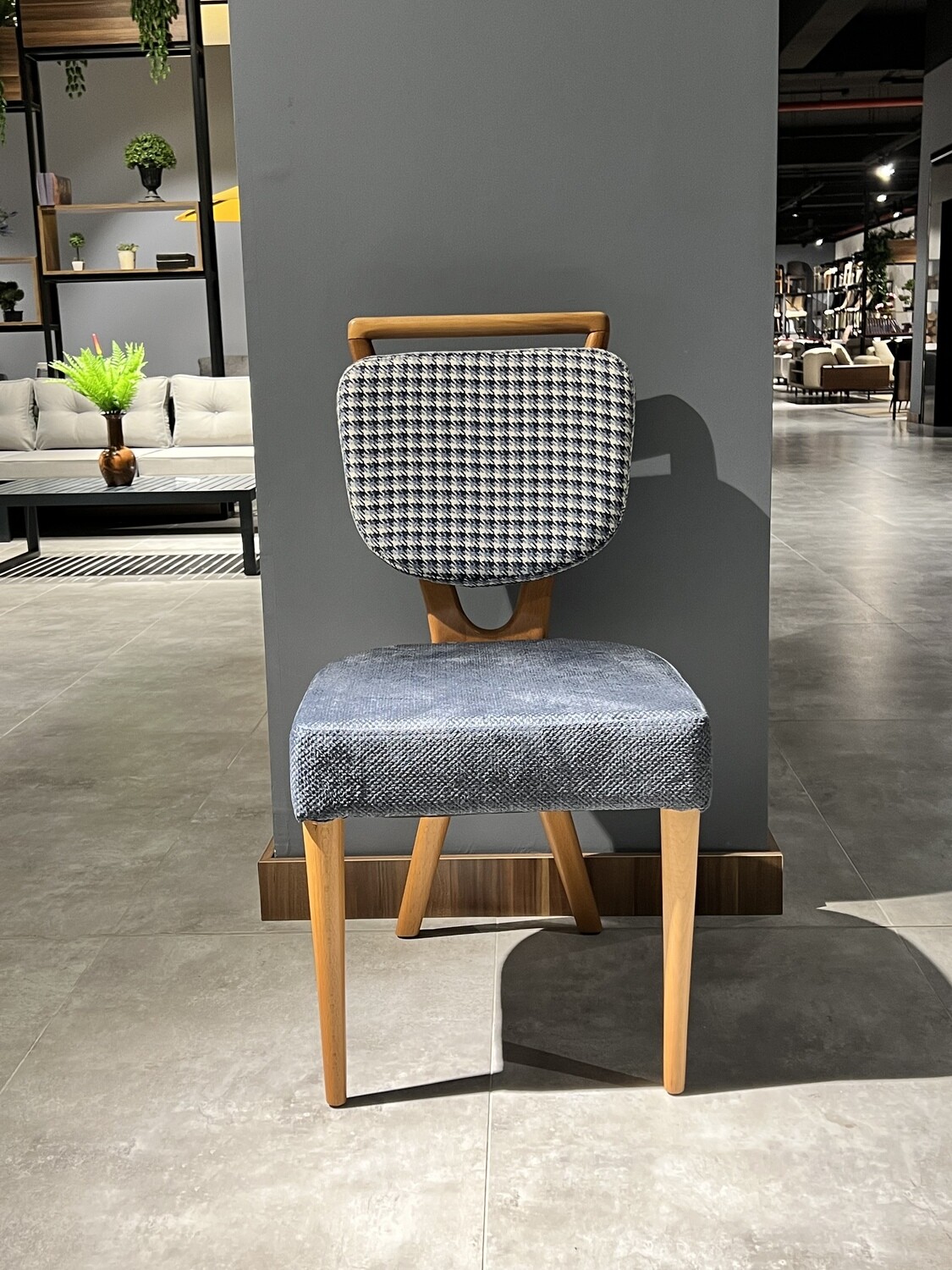 neli chair