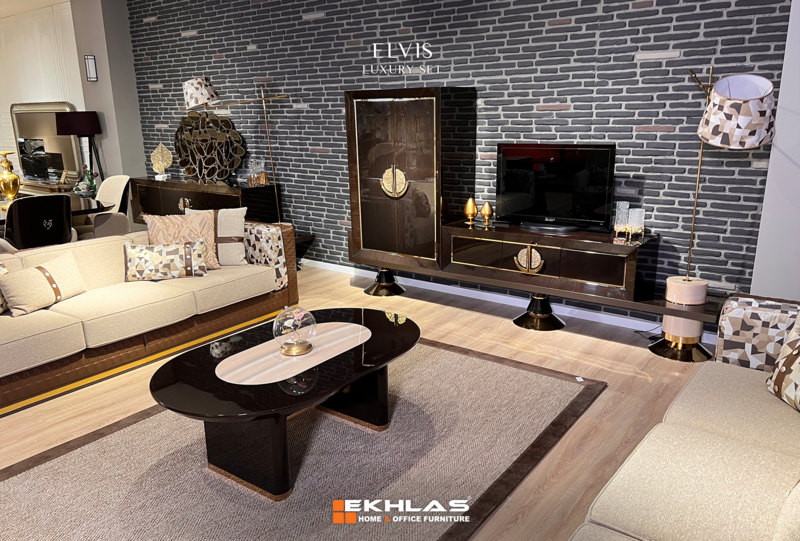 Lissa  tv table