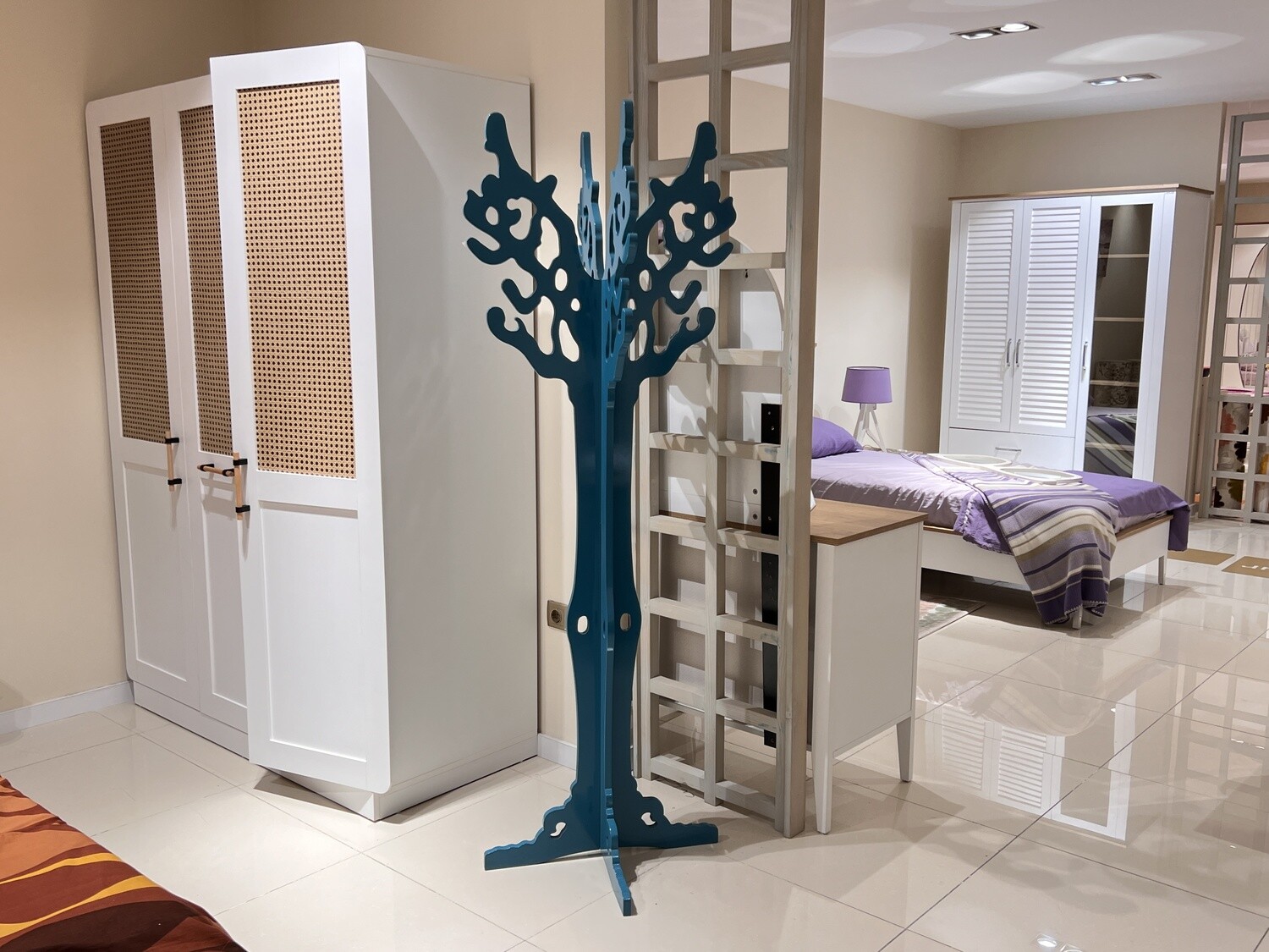 MORIS HANGER 2