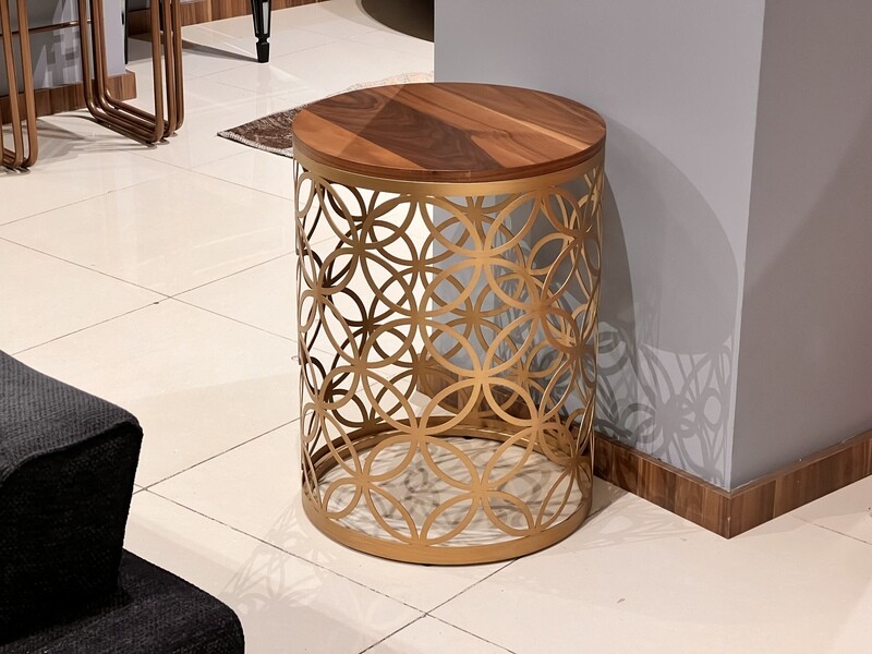 Rose table