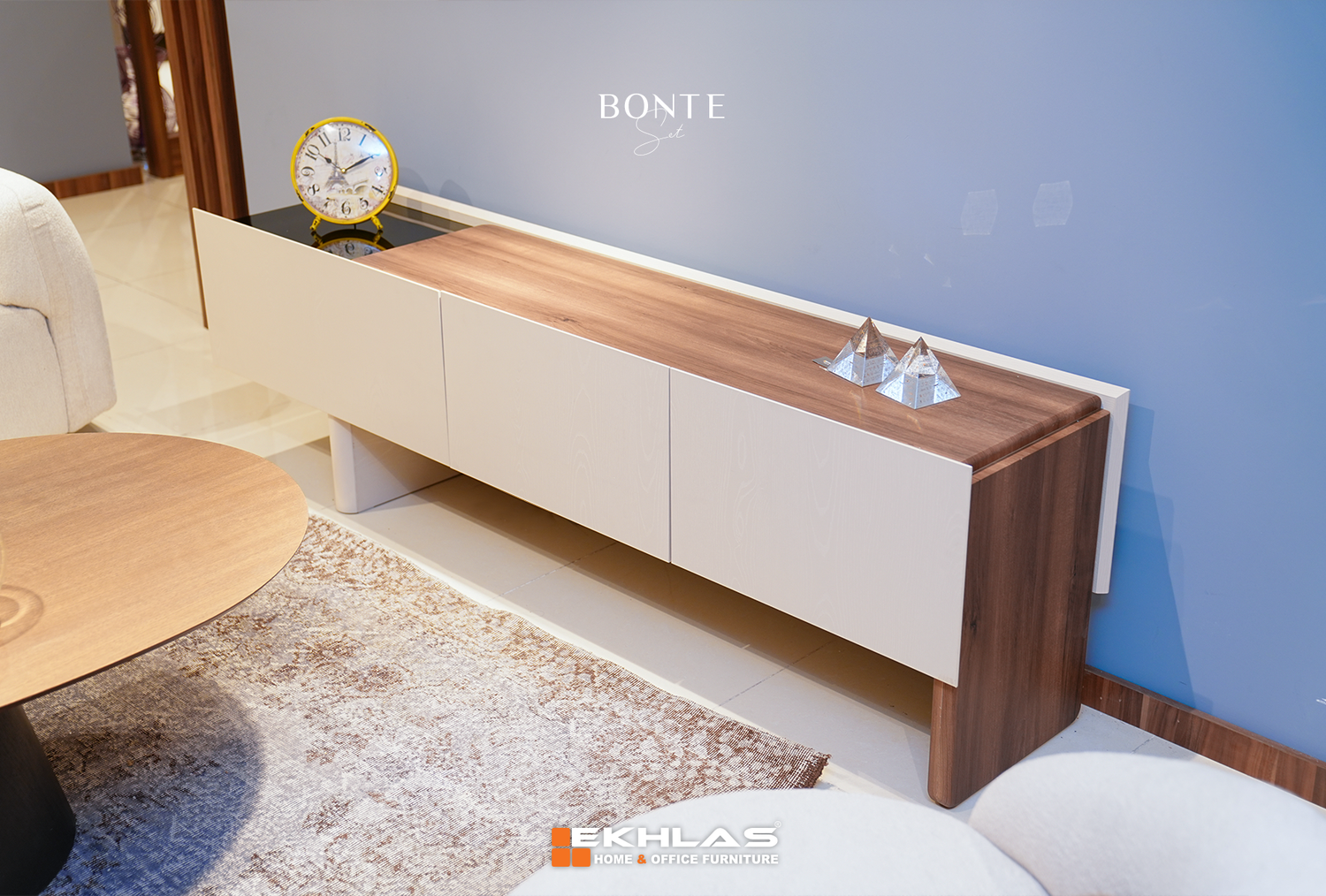 Bonte Tv table