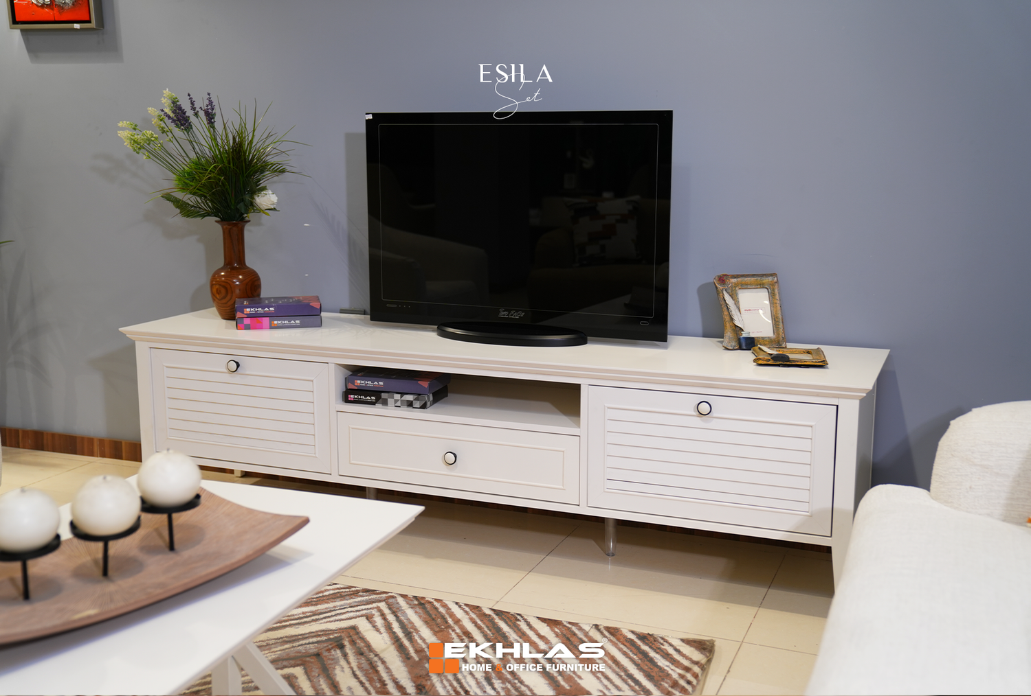Esila tv table