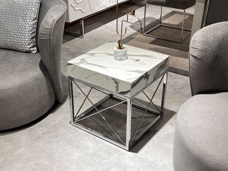 strand  table crom