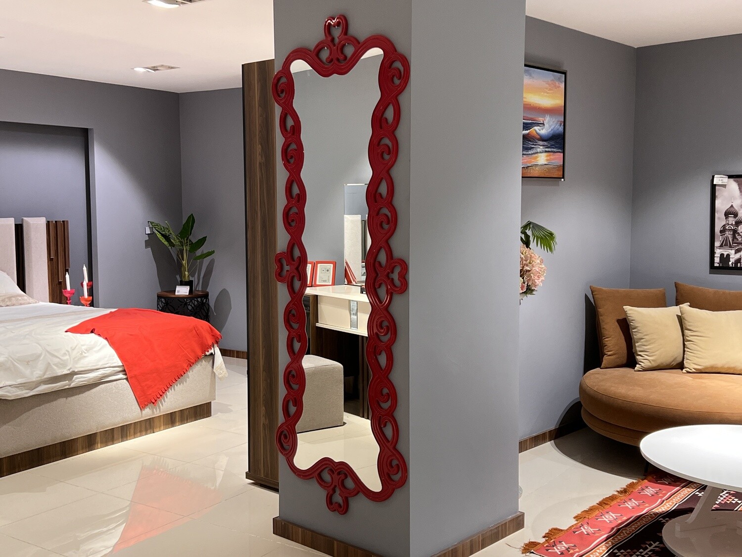 Kirmizi  Mirror
