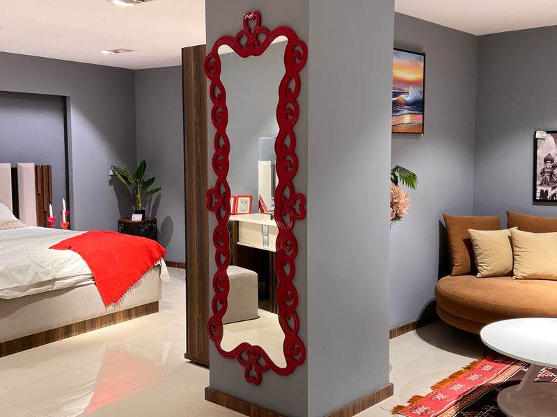 Kirmizi  Mirror