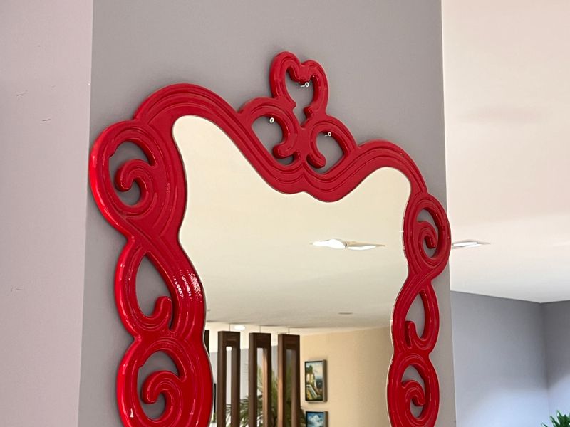 Kirmizi  Mirror
