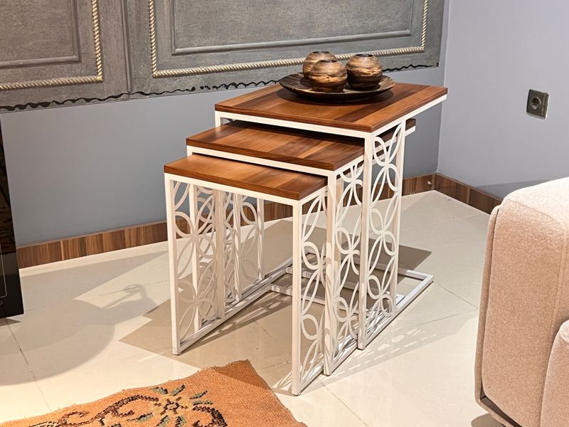 Elegant table