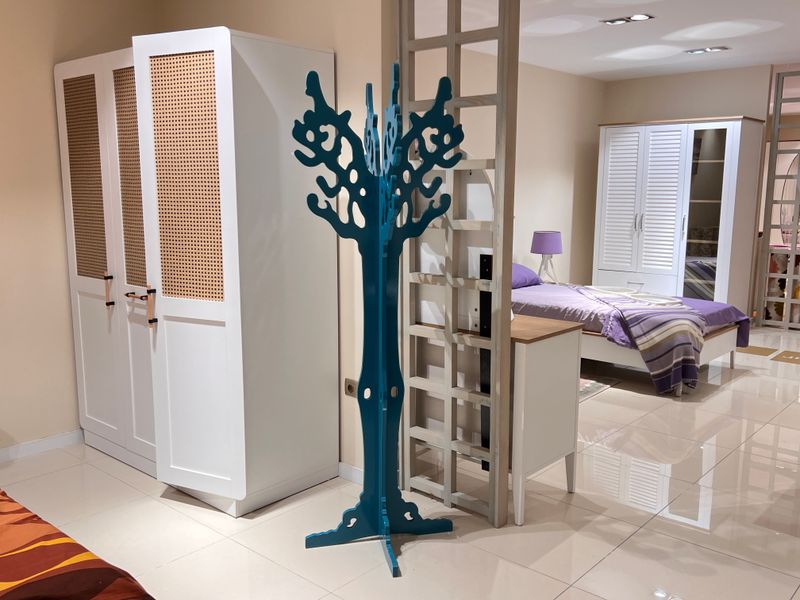 MORIS HANGER 2