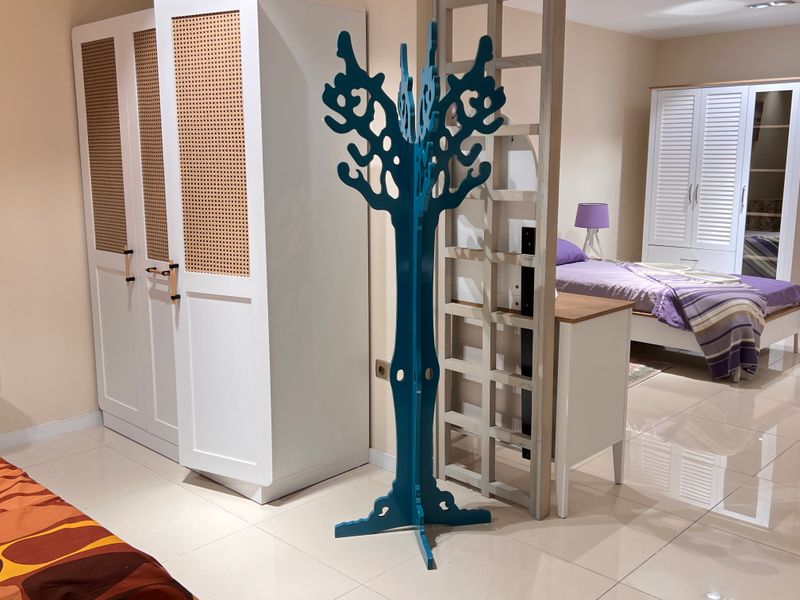 MORIS HANGER 2