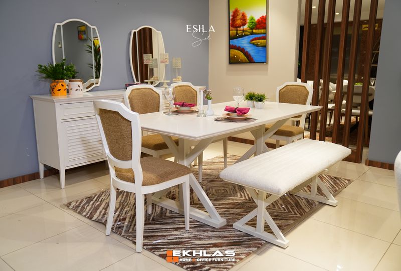 Esila dining room