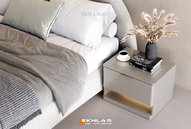 Dolonay bed side