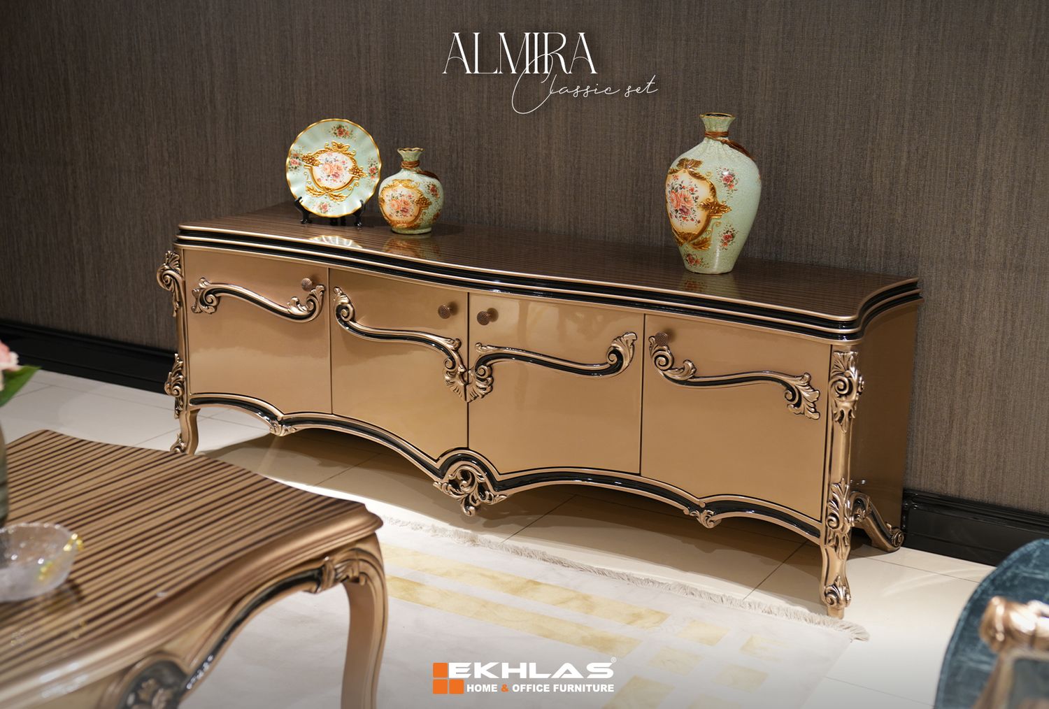 Almira classic TV table