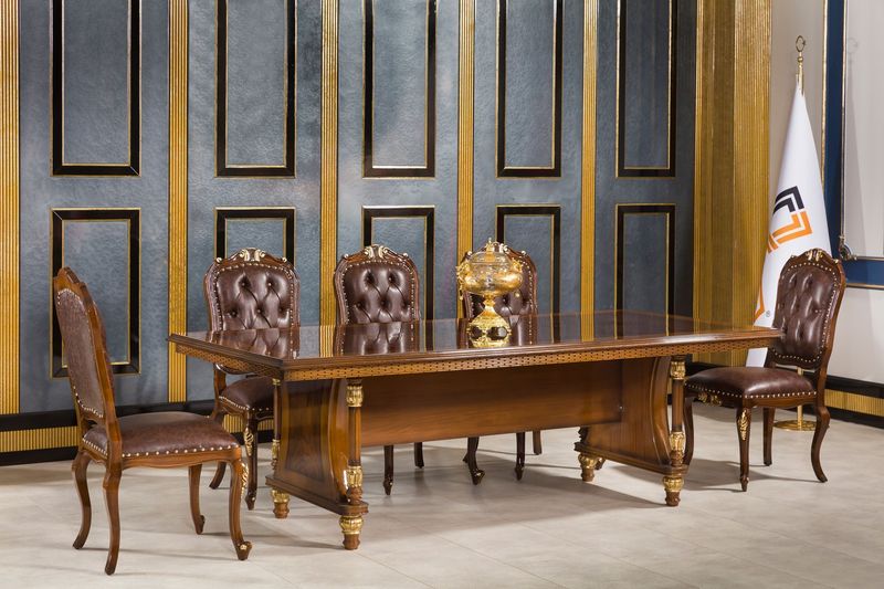 Grand meeting table