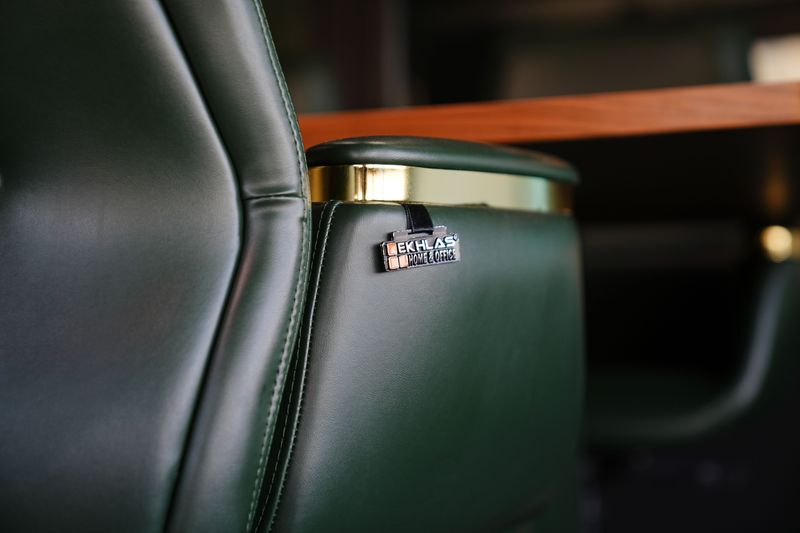 Astoria meeting table