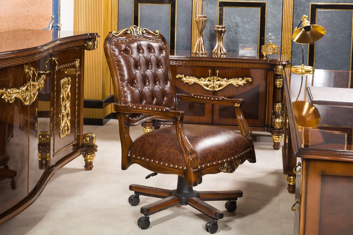 Grand chair