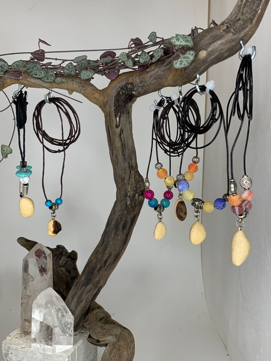 Baumperlen Kette, mit Edelsteinen und Lederband/Baumwollkordel