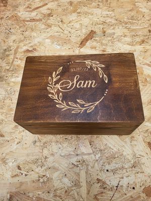 Keepsake Box Personalised Stained Wreath Engraved