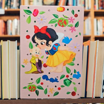 Snow white book