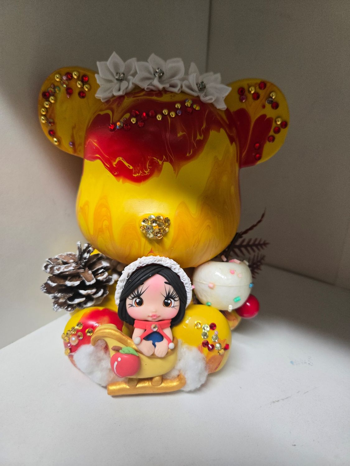 Snow white chubby bank