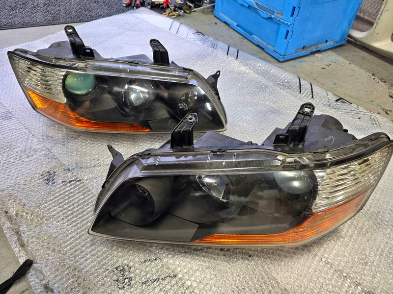 Mitsubishi Evo 8 MR headlight set
