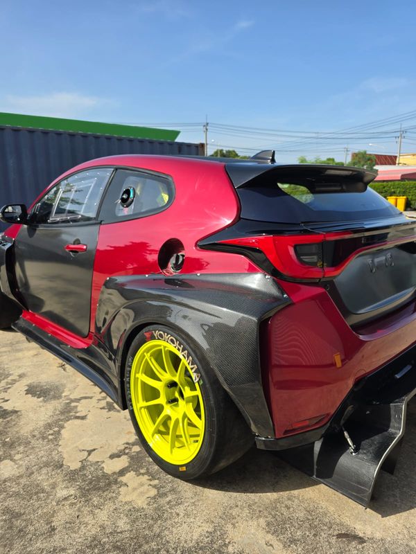 GR Yaris - Varis Kamikaze Style Carbon Aero