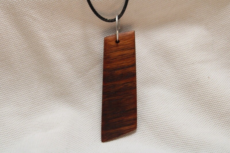 Pendentif Tigre en bois acajou