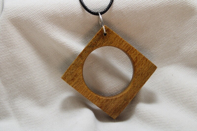 Pendentif en chêne