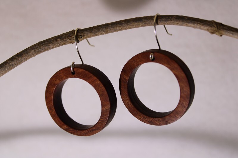Boucles d'oreilles créoles CHLOE en acajou
