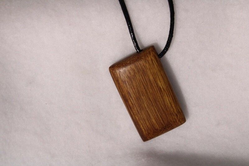 Pendentif INFUS en acajou