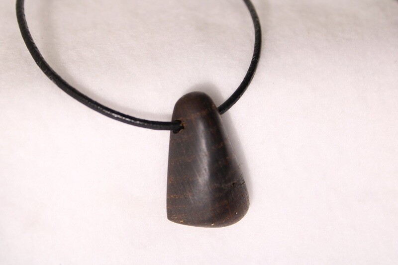 Pendentif PETIT GALET en chêne