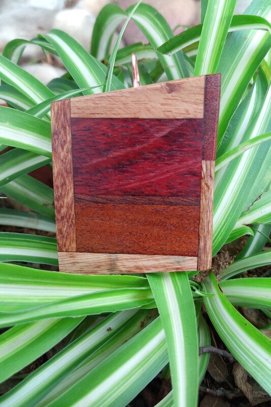 Pendentif PALADIUM en bois exotique